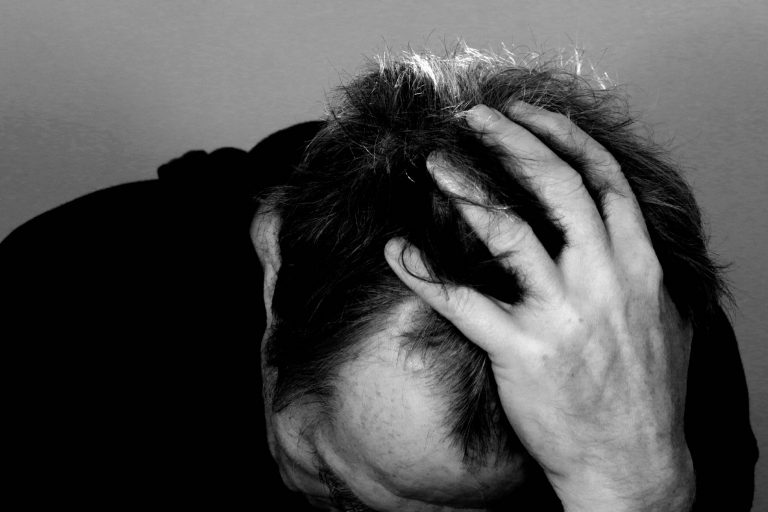 Mann völlig erschöpft